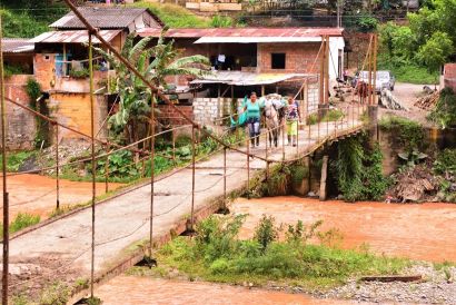 Secretario de Obras realizÃ³ recorrido en el corregimiento de Cisneros para mejorar la infraestructura de un puente peatonal