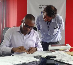 La AdministraciÃ³n Distrital firmÃ³ acuerdo con vendedores estacionarios del parque para continuar con los trabajos del malecÃ³n BahÃ­a de la Cruz en su primera fase