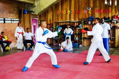 Las artes marciales llegaron a los Intercolegiados con los combates de Karate Do 