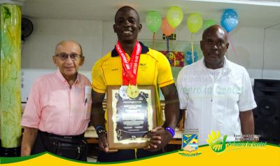 AlcaldÃ­a Distrital realizÃ³ homenaje al campeÃ³n mundial de levantamiento de pesas