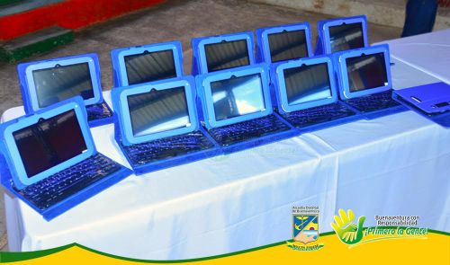 SecretarÃ­a de EducaciÃ³n realizÃ³ entrega de tablets a docentes de Buenaventura