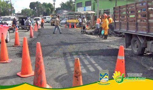 Secretario de Infraestructura Vial gestionÃ³ maquinaria ante InvÃ­as para mejorar trabajos de reparcheo