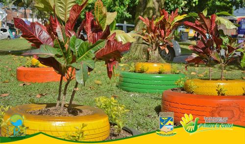 Establecimiento PÃºblico Ambiental recibe jardÃ­n creado con residuos sÃ³lidos en el separador de la autopista SimÃ³n BolÃ­var