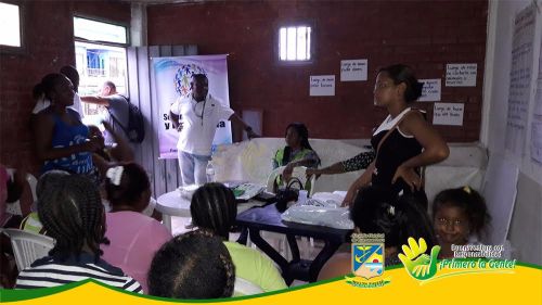 Vendedoras de mariscos de la plazoleta del barrio Juan 23 reciben capacitaciÃ³n sobre el adecuado manejo de los residuos orgÃ¡nicos e inorgÃ¡nicos
