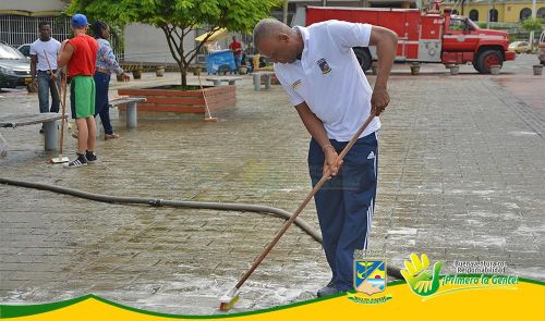 Alcalde Distrital EliÃ©cer Arboleda Torres liderÃ³ jornada de aseo en el Bulevar 