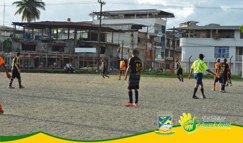 Inderbuenaventura realizÃ³ homenaje al histÃ³rico futbolista VÃ­ctor Campaz