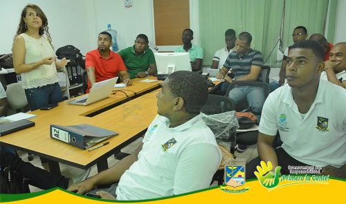 Funcionarios del Establecimiento PÃºblico Ambiental recibieron capacitaciÃ³n para desarrollar el programa consolidaciÃ³n de la gobernanza forestal en el 2017