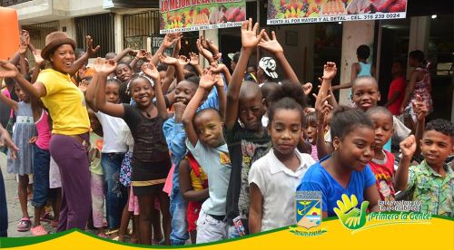 Personas de todas las edades asistieron masivamente a la jornada de salud, recreaciÃ³n y belleza adelantada por el despacho de la Gestora Social en el barrio La Playita