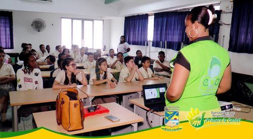 La campaÃ±a ecolÃ³gica â€œPilas con el ambienteâ€ se tomÃ³ los colegios de Buenaventura