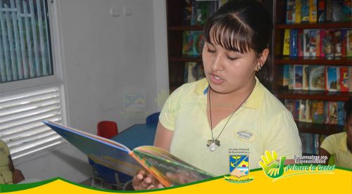 Instituciones educativas visitan la biblioteca Distrital Continental