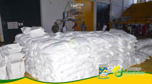 Comunidad desplazada recibiÃ³ alimentos y elementos de aseo luego tramites adelantados por la AlcaldÃ­a