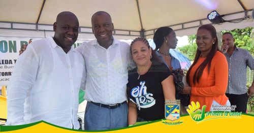 Al ritmo de las canciones de Harold Saa y la orquesta Milenio Docentes de Buenaventura celebraron su dÃ­a