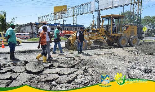 SecretarÃ­a de Infraestructura Vial apoya con maquinaria y mano de obra adecuaciÃ³n de la vÃ­a en la Palera 