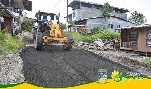 Con maquinaria de la SecretarÃ­a de Infraestructura se mejora vÃ­a del barrio El Oriente