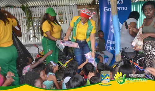Gestora Social continÃºa llevando regalos a la zona rural de Buenaventura