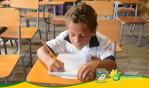 SecretarÃ­a de EducaciÃ³n entregarÃ¡ 8 mil pupitres a las instituciones oficiales de la ciudad