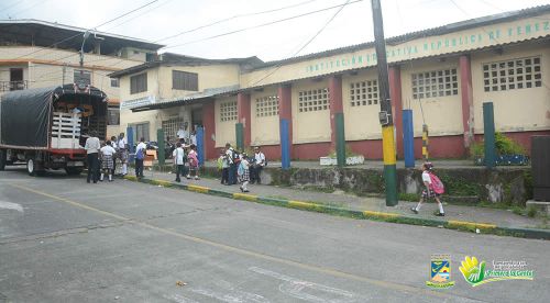 Llegaron a la I. E. RepÃºblica de Venezuela los 100 primeros pupitres cos los cuales se habÃ­a comprometido la SecretarÃ­a de EducaciÃ³n