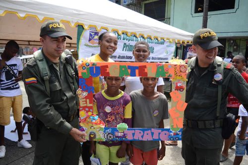 Con un evento masivo en el barrio Santa Cruz, comunidad conociÃ³ la CampaÃ±a JuÃ©gatela por el Buen Trato