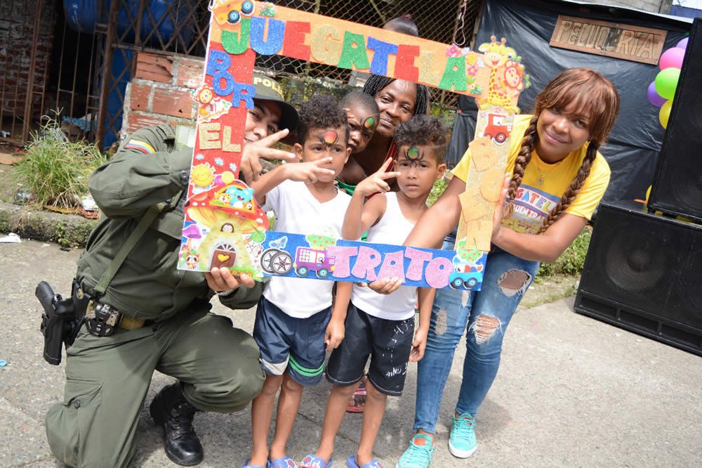 Con un evento masivo en el barrio Santa Cruz, comunidad conociÃ³ la CampaÃ±a JuÃ©gatela por el Buen Trato