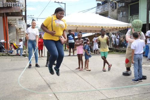 Con un evento masivo en el barrio Santa Cruz, comunidad conociÃ³ la CampaÃ±a JuÃ©gatela por el Buen Trato