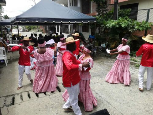 Con gran fervor la comunidad del barrio Miraflores viviÃ³ el programa Arte al Parque