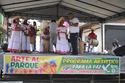 Con gran fervor la comunidad del barrio Miraflores viviÃ³ el programa Arte al Parque