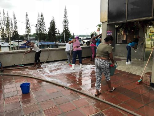 Gestor Social liderÃ³ LimpiatÃ³n para mejorar aspecto del edificio de la AlcaldÃ­a Distrital