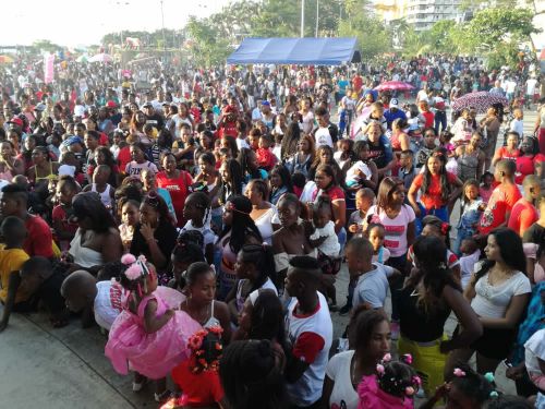 NiÃ±os y adultos disfrutaron de la tarde de juegos realizada por el Gestor Social 