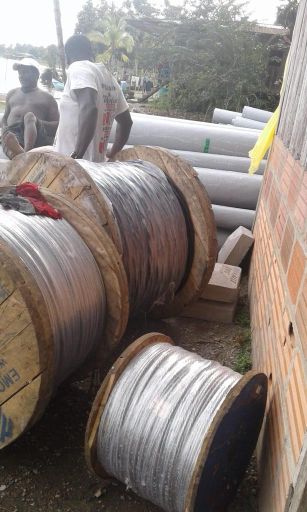 Comunidad de La Vuelta y San Pedro se beneficiaron con la entrega de suministros de redes elÃ©ctricas por parte de la AlcaldÃ­a Distrital