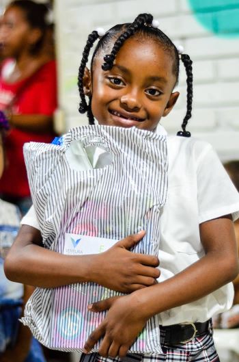 Gestor Social realizÃ³ entrega de kits escolares para las niÃ±as y niÃ±os de la localidad Isla Cascajal