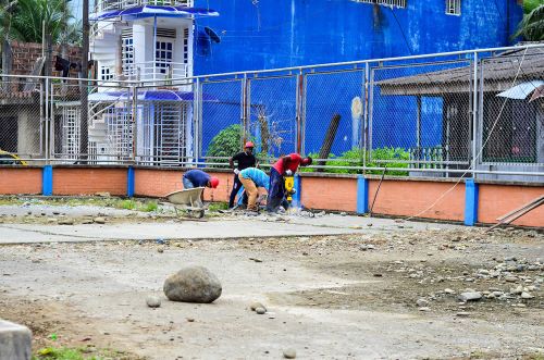 Reiniciaron los trabajos de construcciÃ³n en la cancha mÃºltiple del barrio EucarÃ­stico