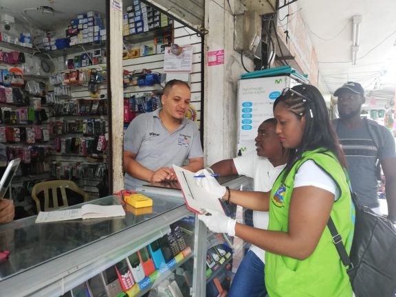 Jornada de socializaciÃ³n en recolecciÃ³n de pilas realizÃ³ el EPA con los comerciantes de Pueblo Nuevo y el centro de la ciudad  