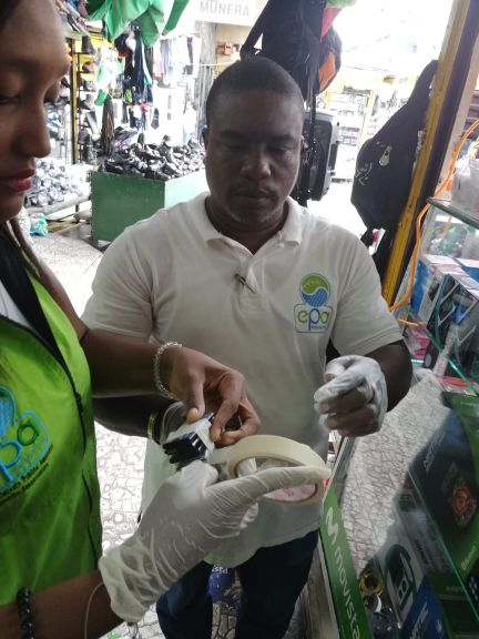 Jornada de socializaciÃ³n en recolecciÃ³n de pilas realizÃ³ el EPA con los comerciantes de Pueblo Nuevo y el centro de la ciudad  