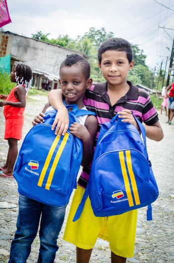 AlcaldÃ­a Distrital realizÃ³ entrega de kits escolares en la vereda La Gloria