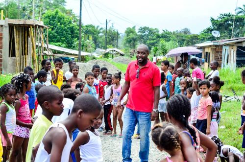 AlcaldÃ­a Distrital realizÃ³ entrega de kits escolares en la vereda La Gloria