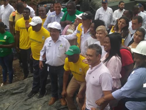 Gobernadora del Valle y Alcaldesa (e) del Distrito hicieron recorrido por la vÃ­a SimÃ³n BolÃ­var, verificando avances de la pavimentaciÃ³n