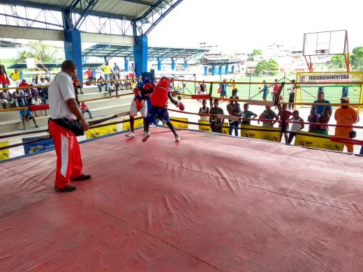 Inderbuenaventura realizÃ³ competencia boxÃ­stica en el polideportivo del barrio La Independencia