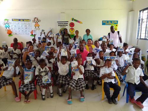 AlcaldÃ­a Distrital y Club de Leones realizaron entrega de kits escolares en la zona rural