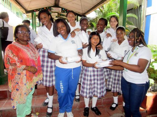 La GobernaciÃ³n del Valle entregÃ³ ocho mil pares de tenis en cuatro colegios oficiales del Distrito con supervisiÃ³n de la SecretarÃ­a de EducaciÃ³n