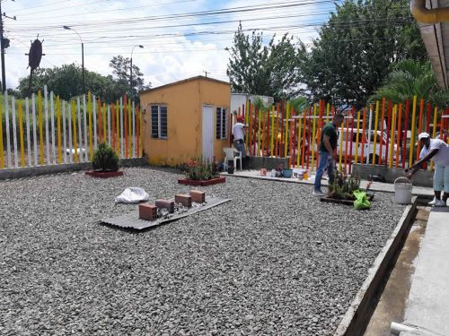 Con apoyo del comercio y comunidad en general se realizÃ³ "PintatÃ³n" de la biblioteca municipal Torre Fuerte