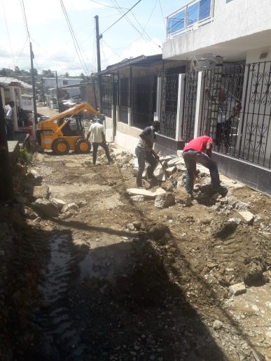 Avanza pavimentaciÃ³n en el barrio La Independencia con apoyo de la comunidad 
