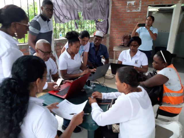VÃ­ctimas de desplazamiento forzado del Bajo Calima participan en jornada de preinscripciÃ³n del programa "Familias en sus tierras"