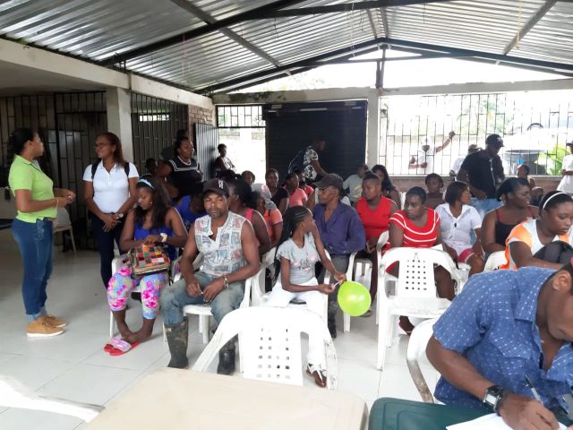 VÃ­ctimas de desplazamiento forzado del Bajo Calima participan en jornada de preinscripciÃ³n del programa "Familias en sus tierras"