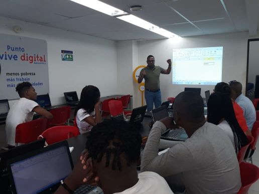 La Oficina de Sistemas de la AlcaldÃ­a Distrital reduce con capacitaciones gratuitas el Ã­ndice de analfabetismo digital