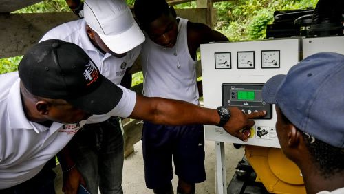 Comunidades de La Vuelta y San Pedro asentadas en el rio Naya ya cuentan con electricidad en sus viviendas