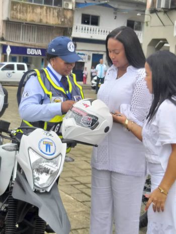 Seis motocicletas y treinta radios de comunicaciÃ³n fueron entregados a la SecretarÃ­a de TrÃ¡nsito y Transporte Distrital