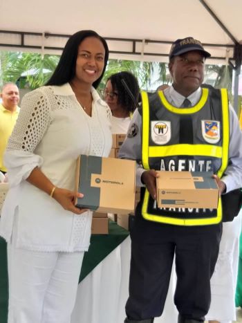 Seis motocicletas y treinta radios de comunicaciÃ³n fueron entregados a la SecretarÃ­a de TrÃ¡nsito y Transporte Distrital