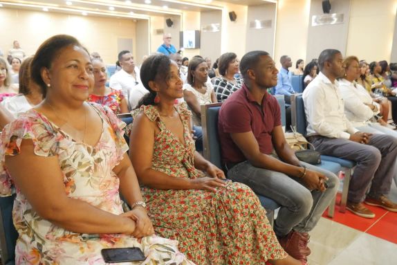 Reconocimiento de la AdministraciÃ³n Distrital al preparador de reinas Williams Perlaza