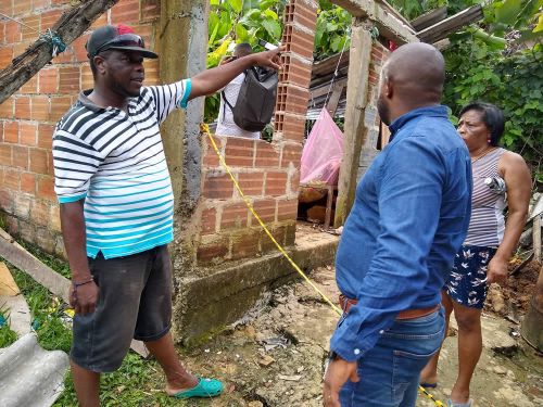 AlcaldÃ­a entregÃ³ ayudas humanitarias a las familias afectadas por colapso de viviendas en la comuna doce 