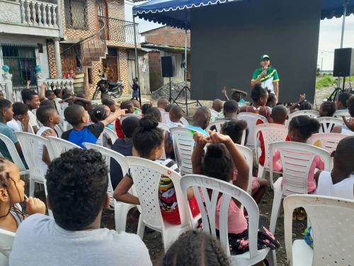 La comunidad de los barrios Campo Alegre e Inmaculada disfrutaron con la AdministraciÃ³n Distrital â€œCine al Barrioâ€